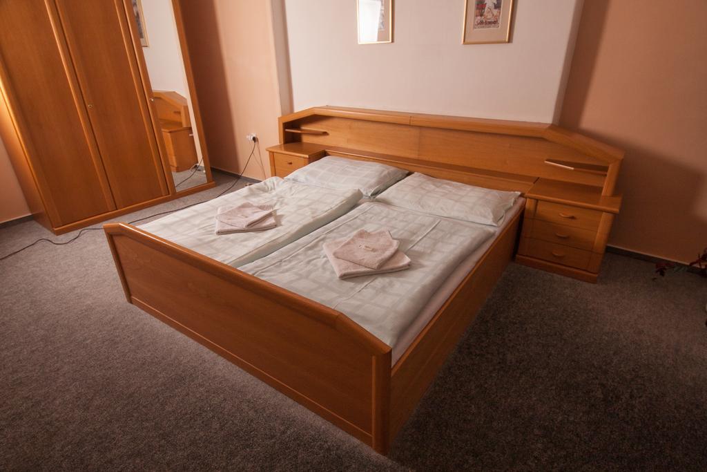 Hotel Haltrava Klenci pod Cerchovem Oda fotoğraf